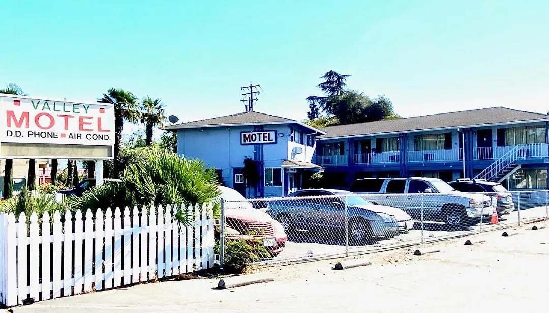 Valley Motel-1