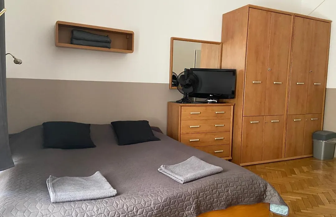 Guest Rest Studio Apartments-1