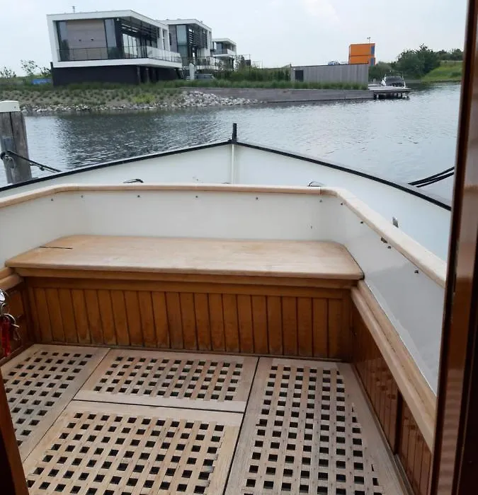 Prive B&B Motorsailer Rataplan-1