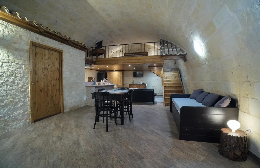 Roberto'S Guest House-1