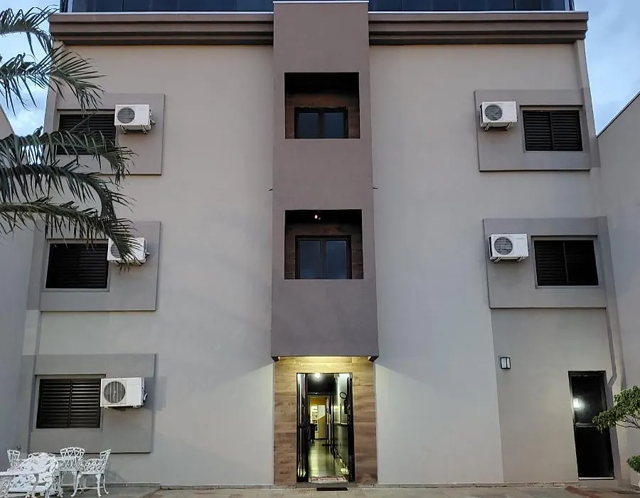 Paradise Hotel-1