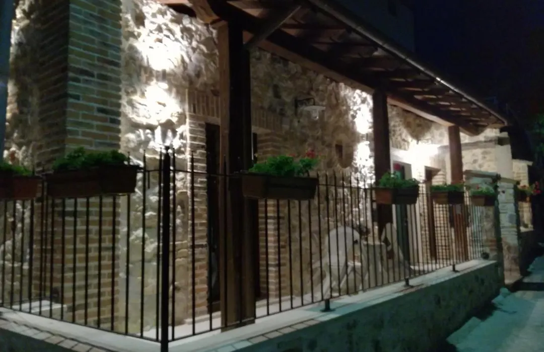 Antico Borgo-1