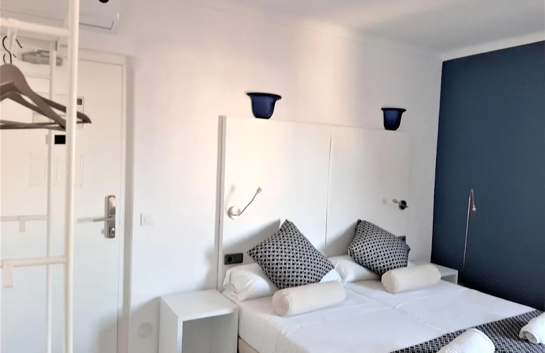 Modern Hostal-1