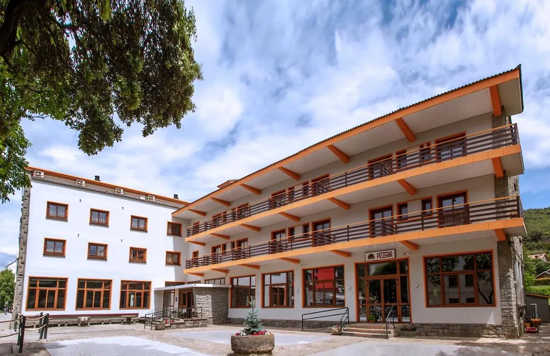 Hotel Boltaña Ordesa-1