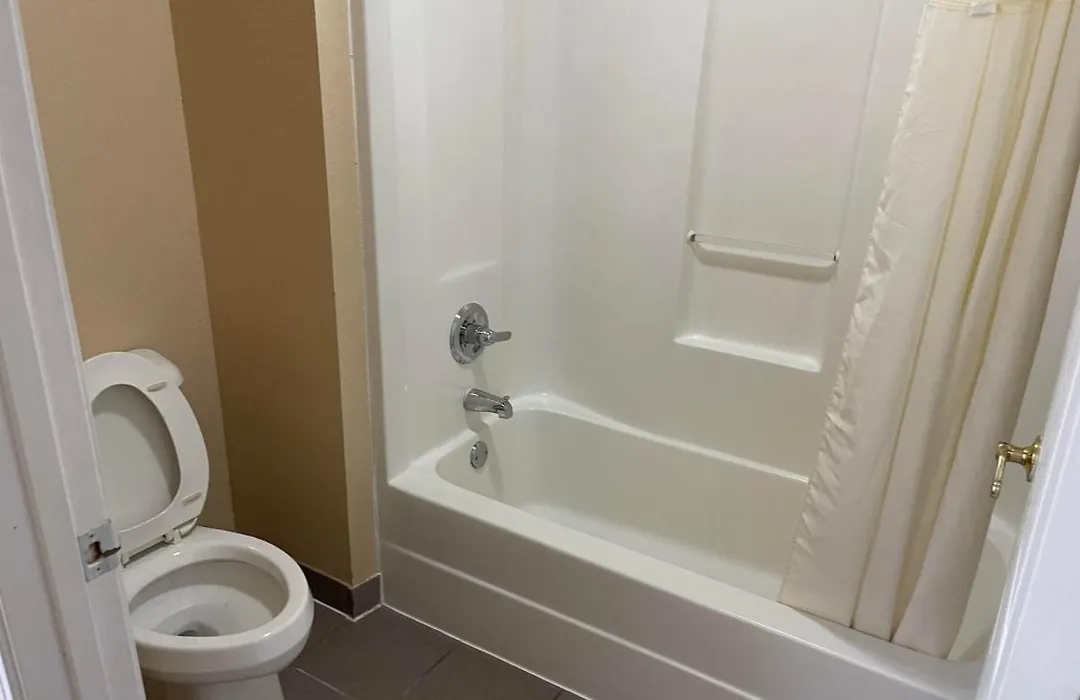 Ashwood Inn & Suites-1