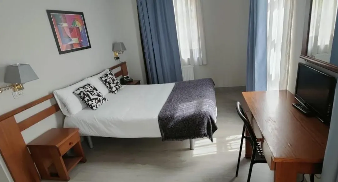 Hotel Lauaxeta Etxea-1