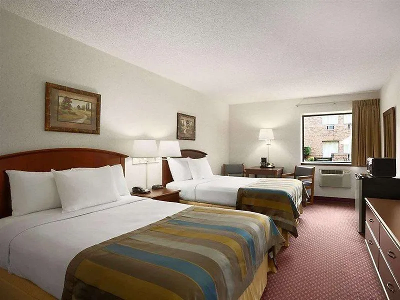 Days Inn By Wyndham Middletown-1
