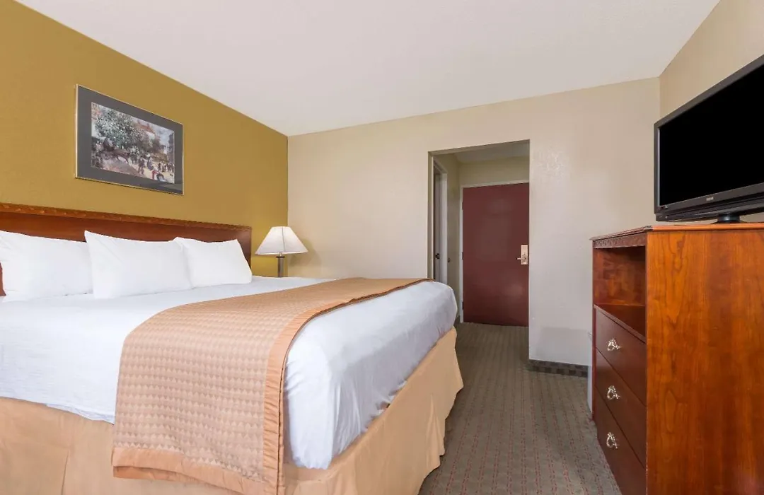 Days Inn By Wyndham Norton-1