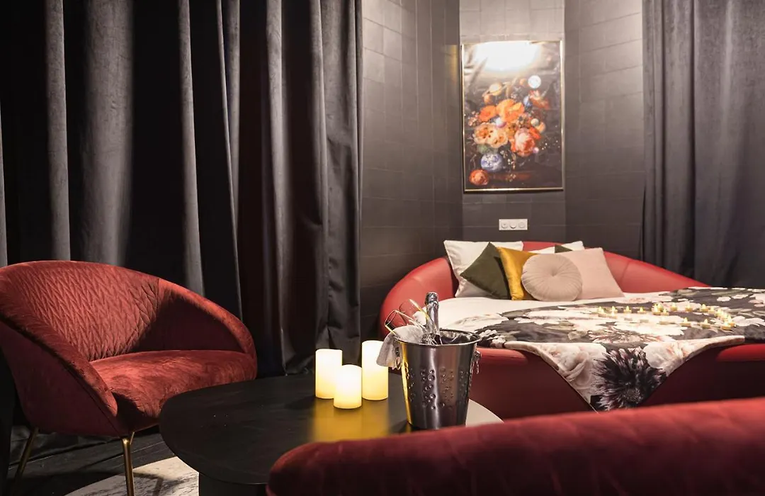Legend Majestic Superbe Love Room - Jacuzzi - Champagne - Romantisme - parking privé-1