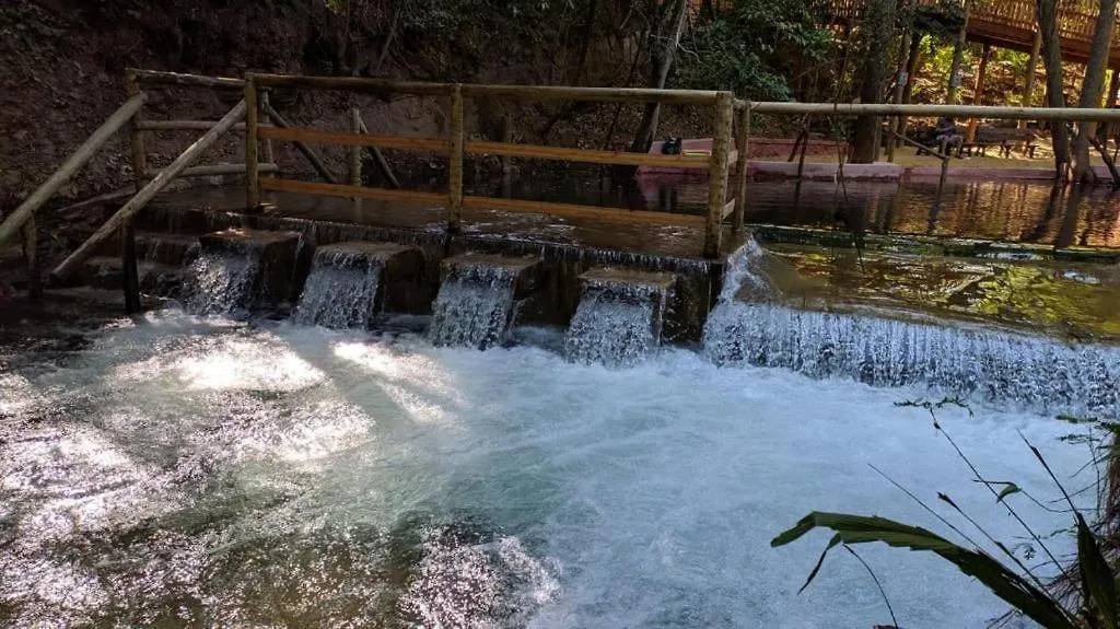 Park Veredas, Rio Quente , com vista para a montanha-1