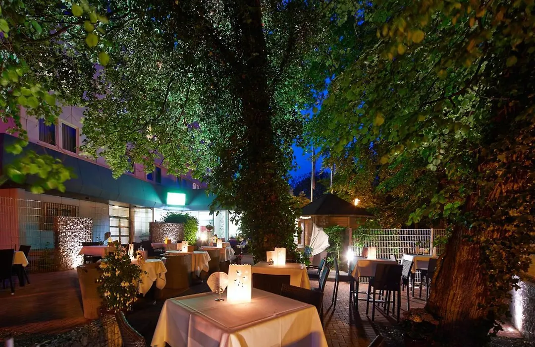 Neues Parkhotel-1