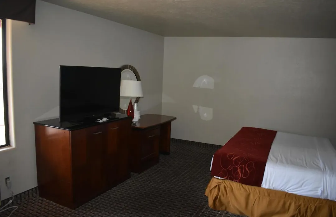 Rodeway Inn-1