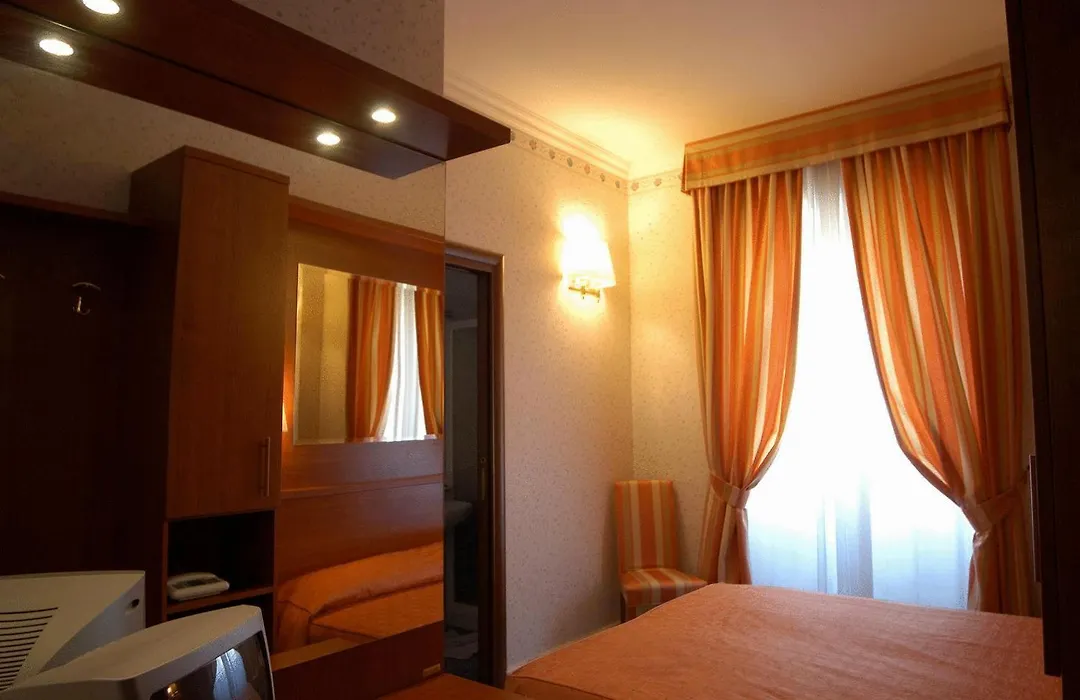 Hotel Dina-1
