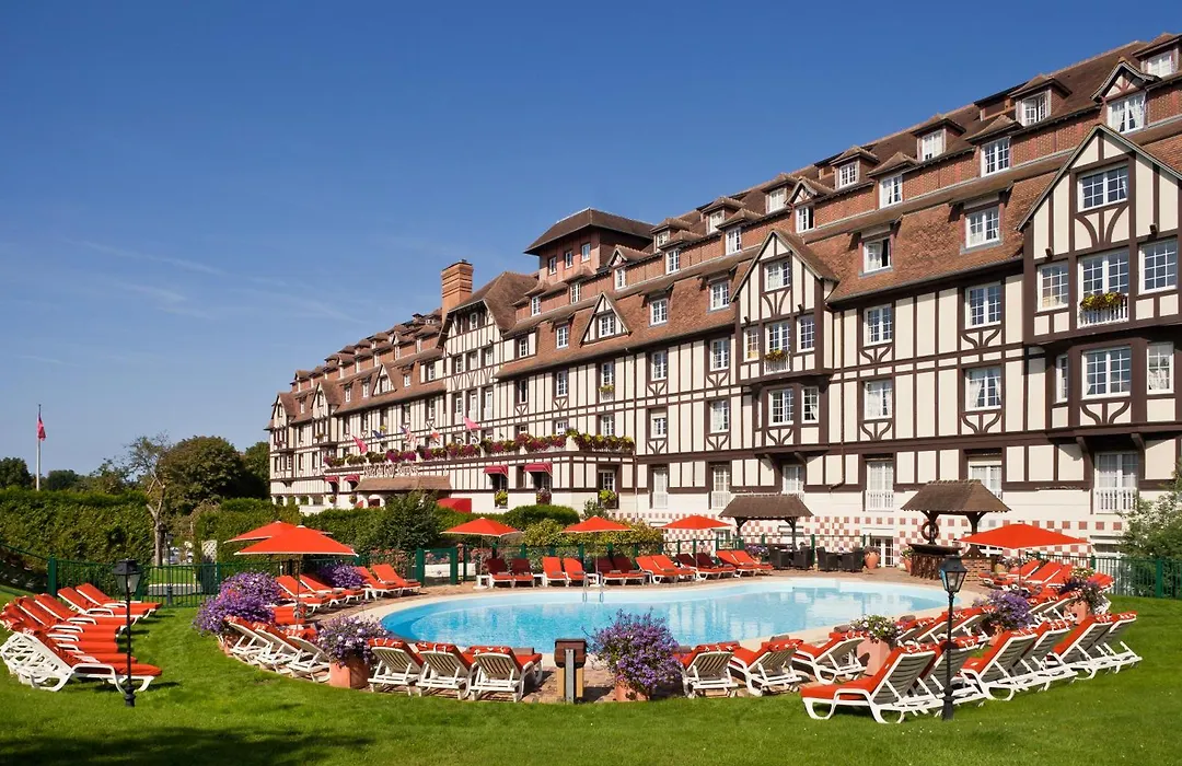 Hôtel Barrière L'Hôtel du Golf-1