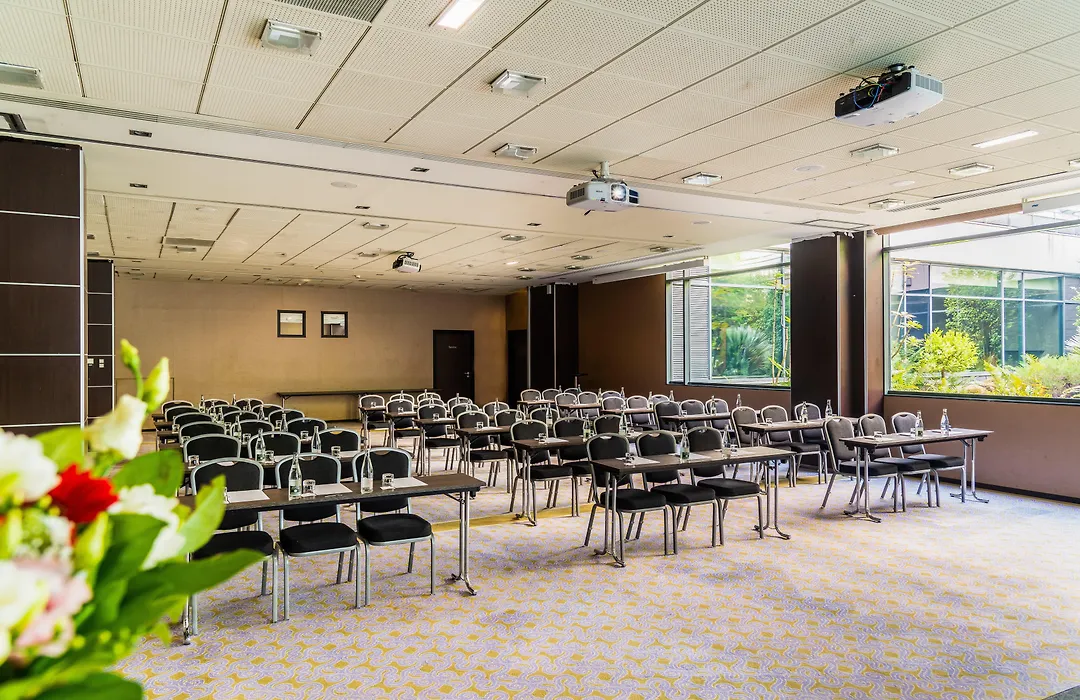 Crowne Plaza Paris - Neuilly, An Ihg Hotel-1