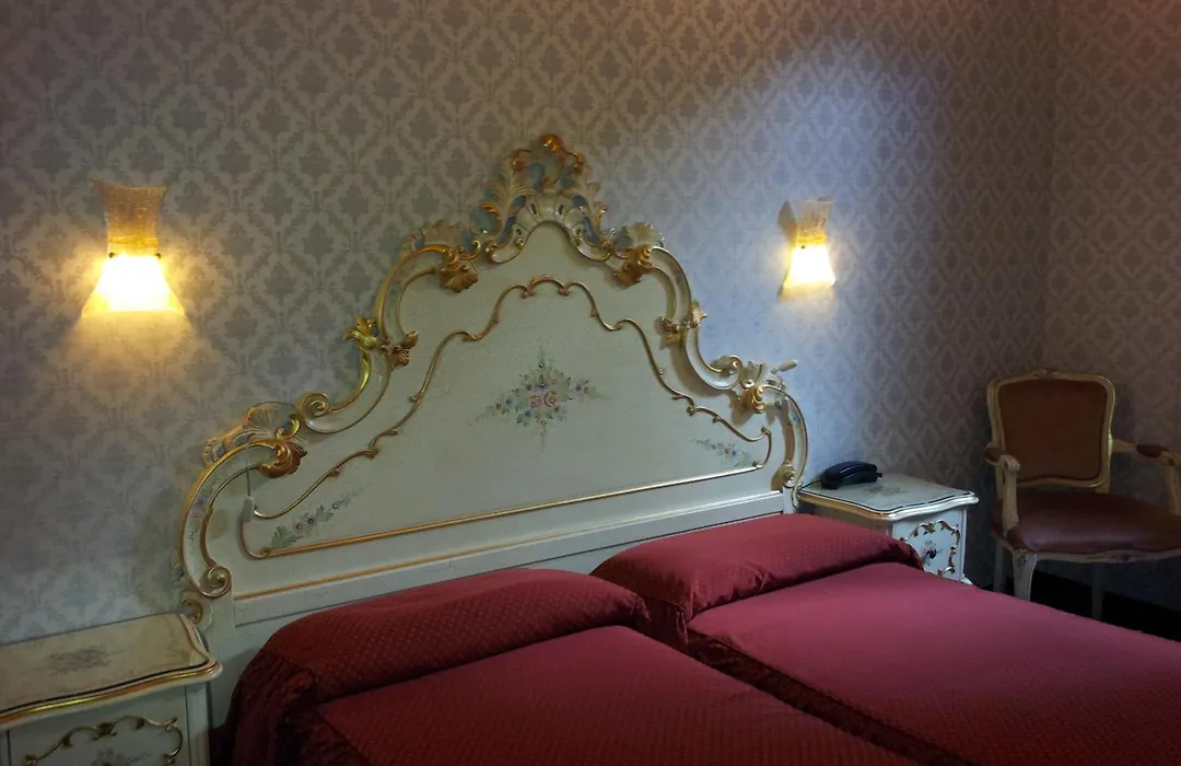 Hotel Diana-1