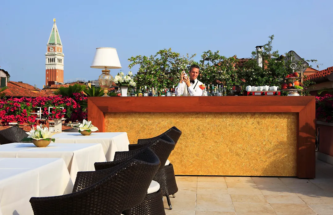 Hotel A La Commedia-1