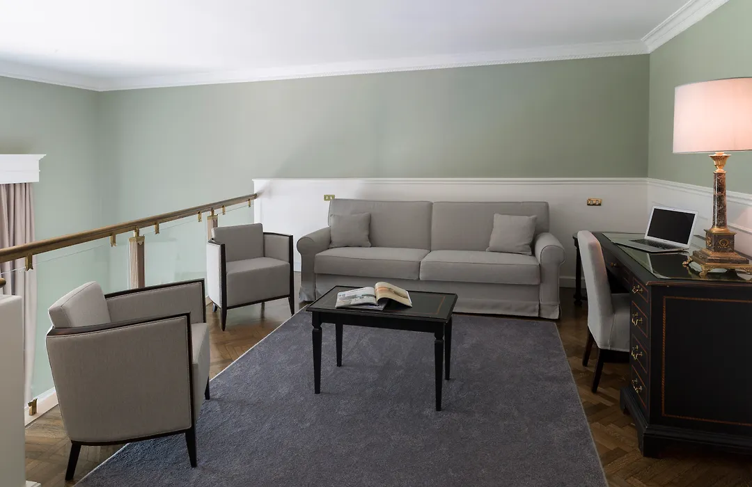 Plaza Hotel Lucchesi-1