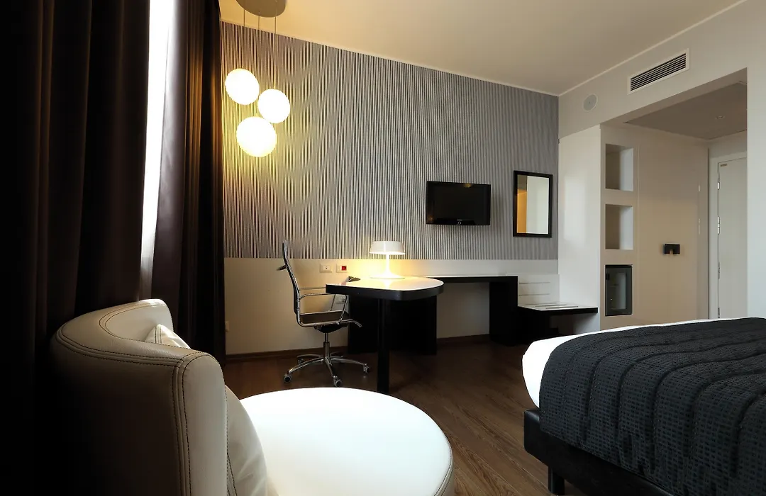 Holiday Inn Genoa City By Ihg-1