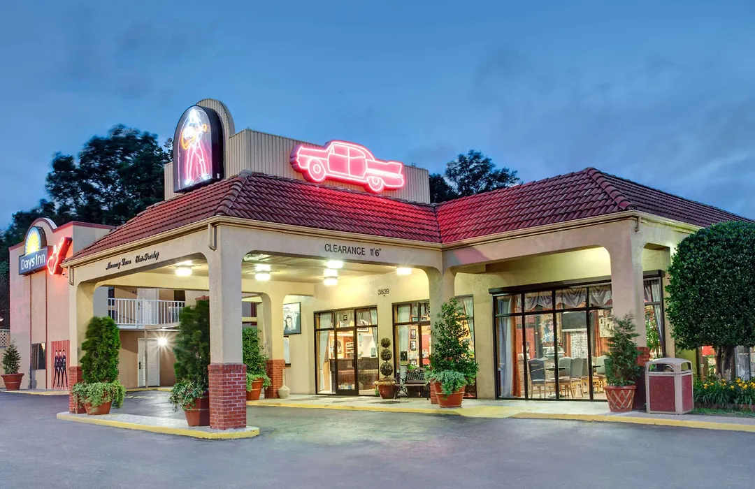 Days Inn By Wyndham Memphis At Graceland-1