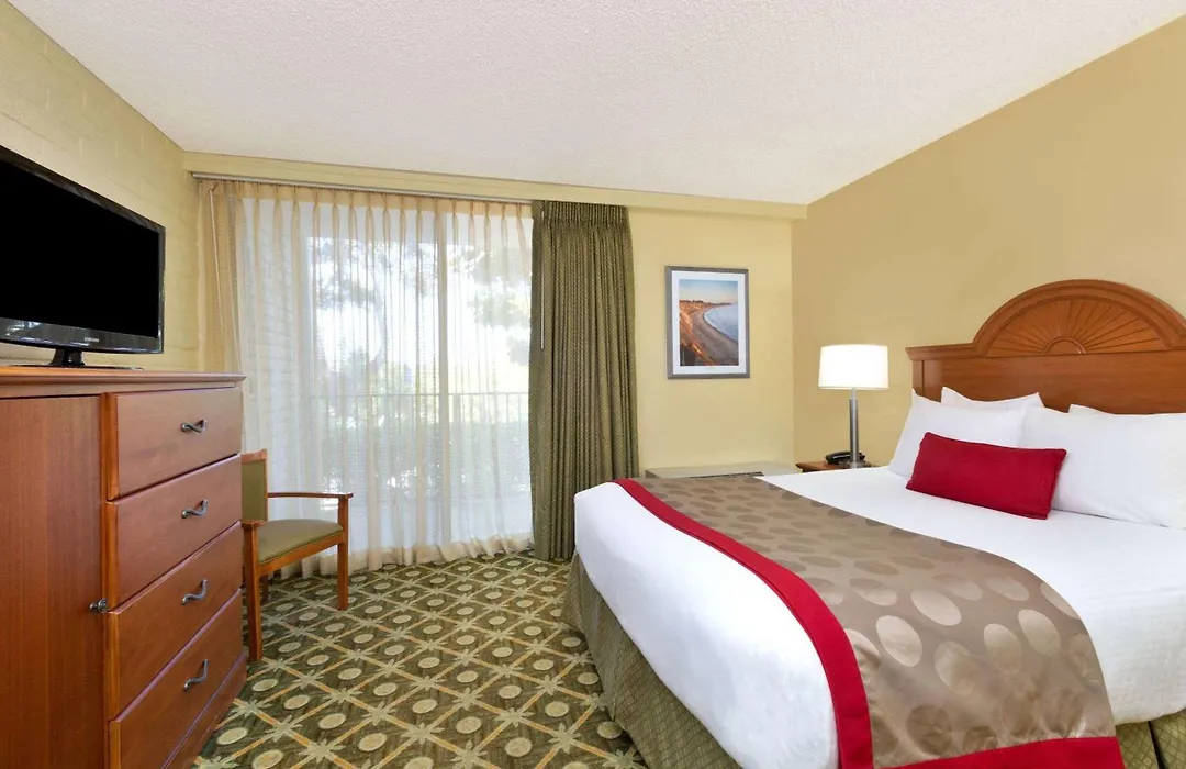 Ramada By Wyndham Santa Barbara-1