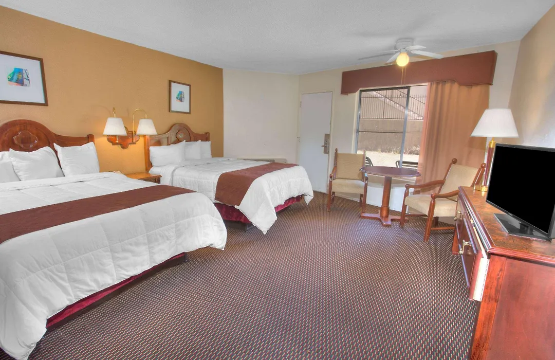Travelodge Inn & Suites By Wyndham Yucca Valley/Joshua Tree-1