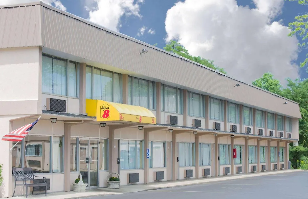 Super 8 By Wyndham Ashland-1
