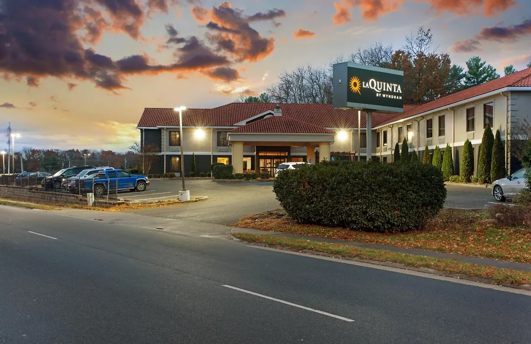 La Quinta Inn By Wyndham Radford-1