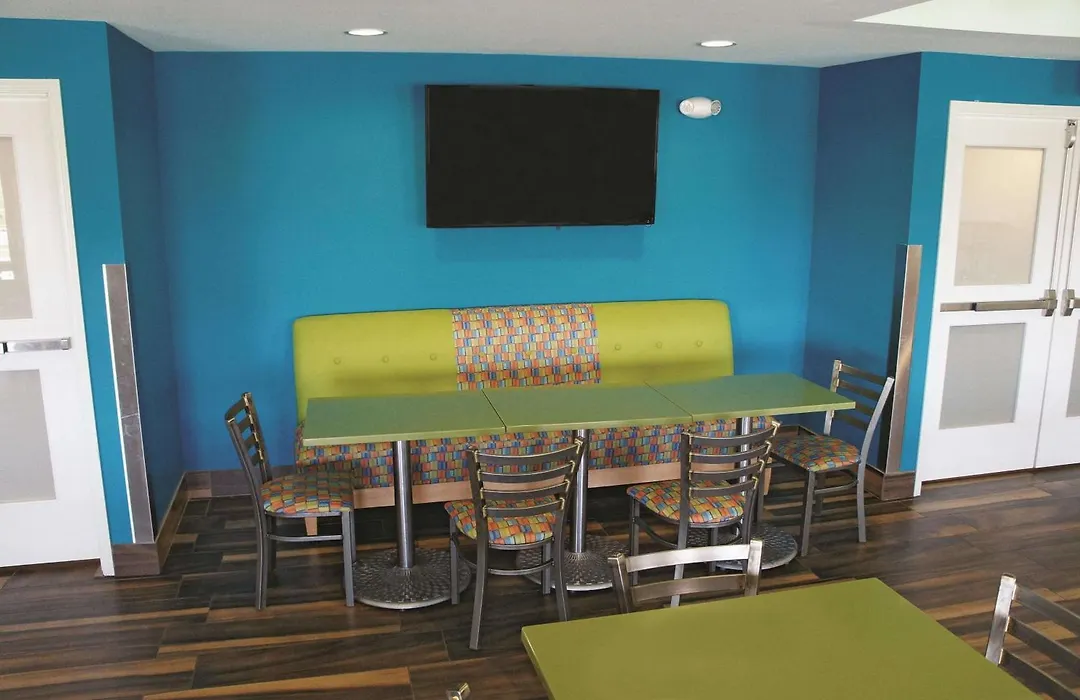 La Quinta By Wyndham Grand Forks-1