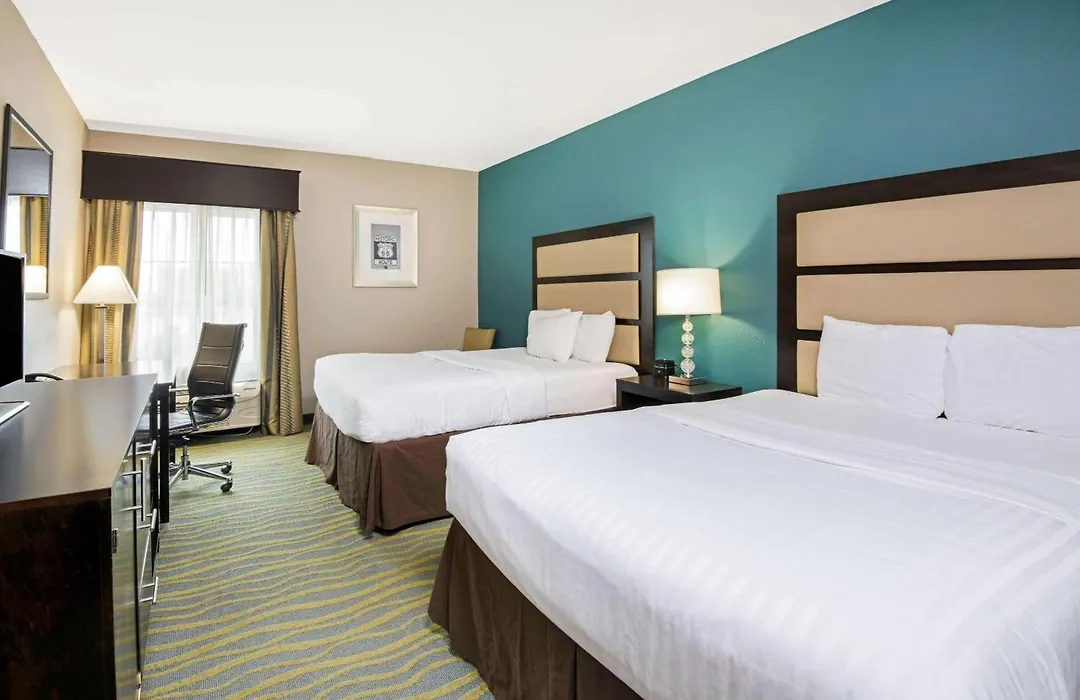 La Quinta Inn & Suites By Wyndham Durant-1