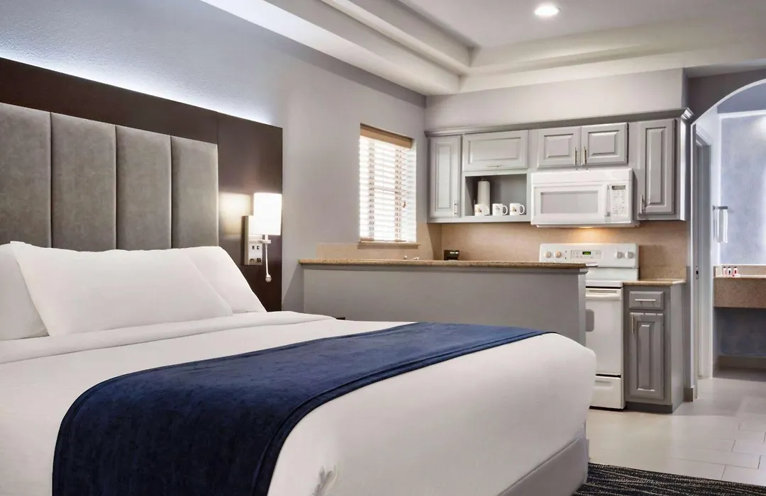 Days Inn & Suites By Wyndham Houston Hobby Airport-1