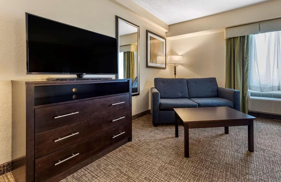 Comfort Inn & Suites Butler-1