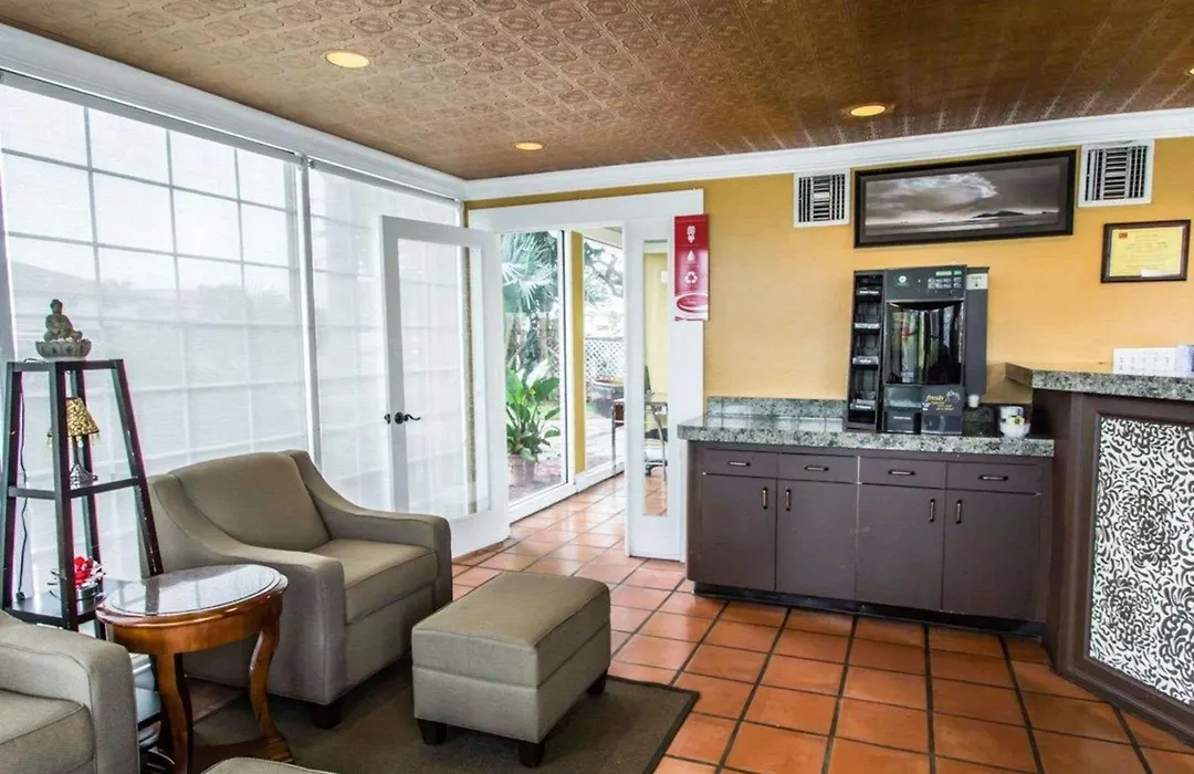 Econo Lodge Cocoa Beach - Near The Port-1