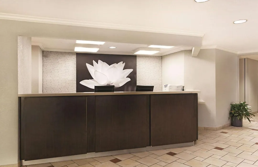 La Quinta By Wyndham Miami Airport East-1