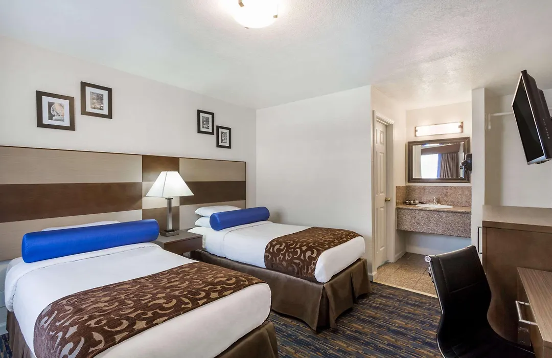 Howard Johnson By Wyndham Berkeley-1