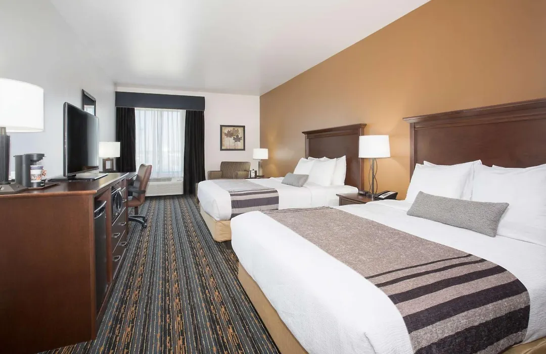 Best Western Plus Lincoln Inn & Suites-1