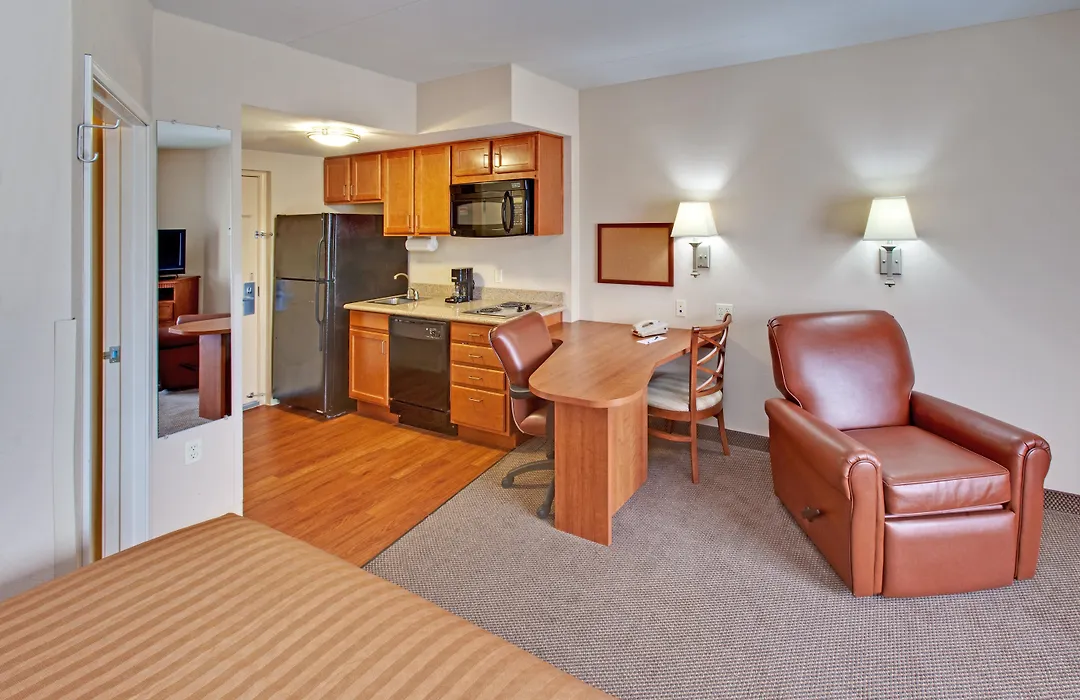 Candlewood Suites Omaha Airport-1