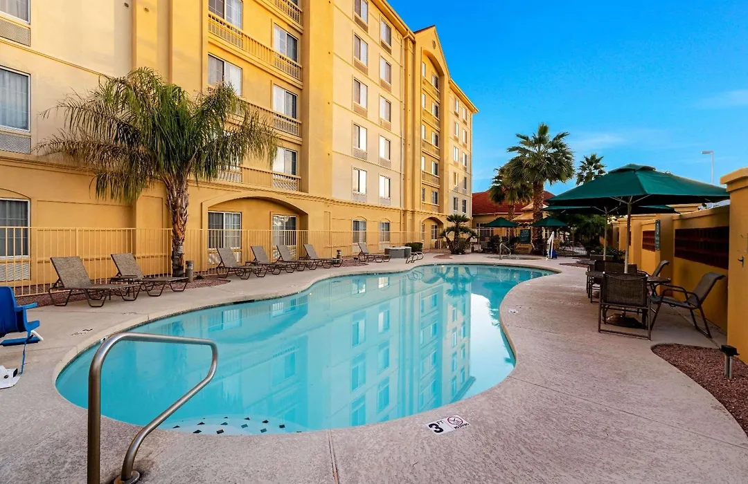 La Quinta Inn & Suites By Wyndham Mesa Superstition Springs-1