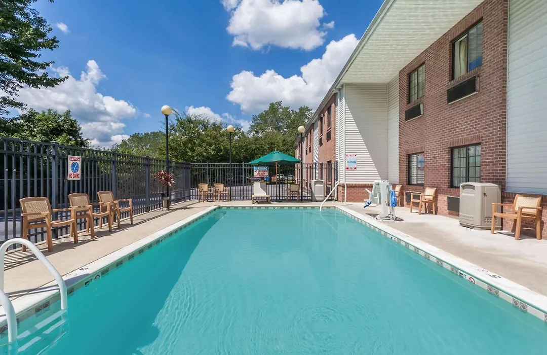 Days Inn & Suites By Wyndham Cambridge-1