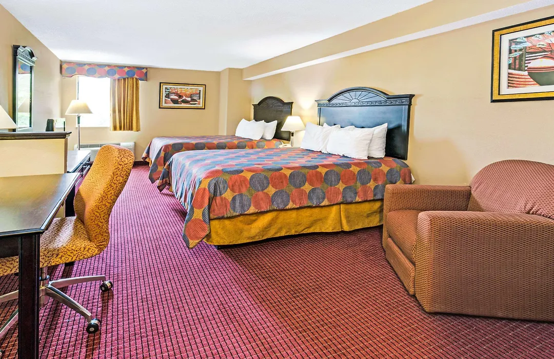 Days Inn & Suites By Wyndham Jeffersonville In-1