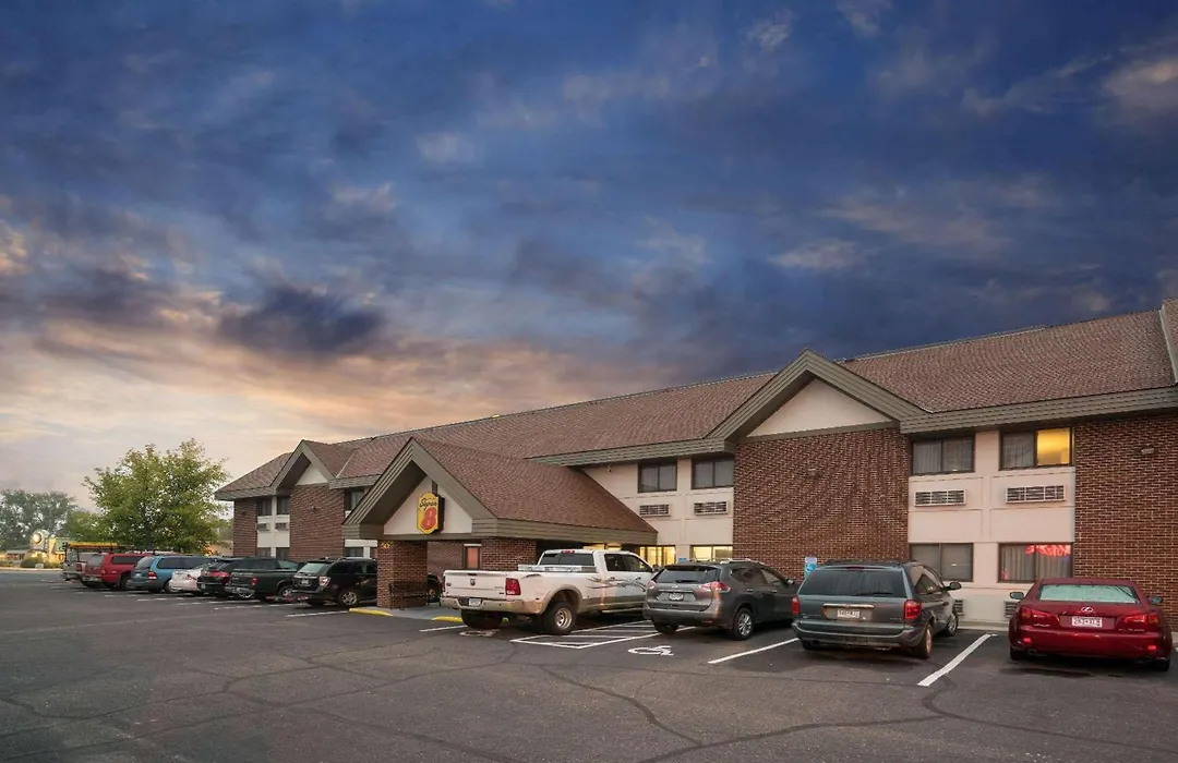 Super 8 By Wyndham St. Cloud-1