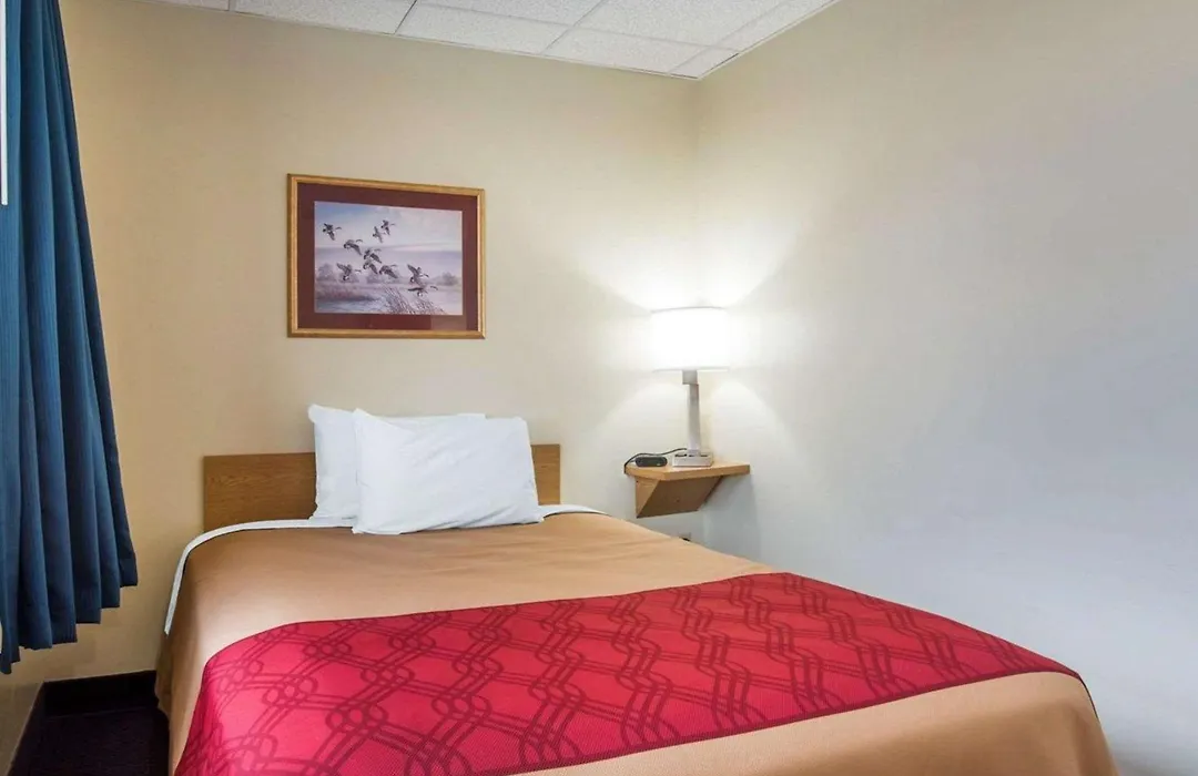 Econo Lodge Manchester-1