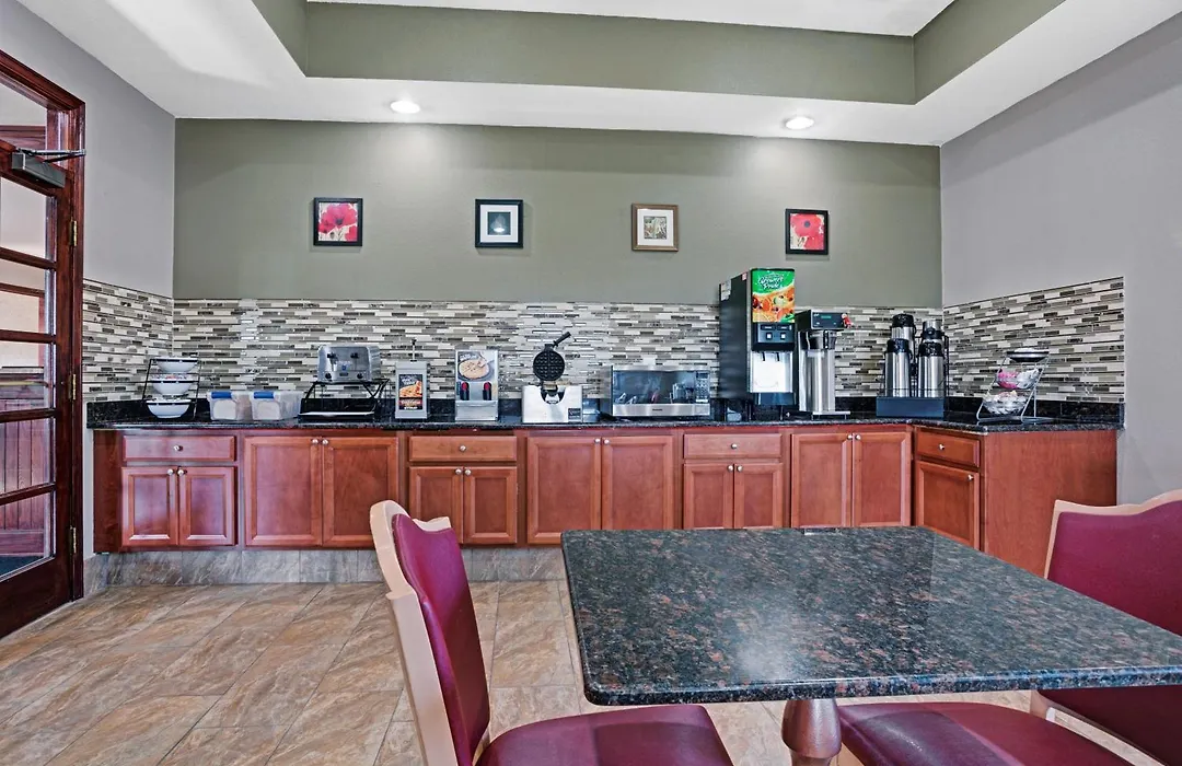Travelodge By Wyndham Iowa City-1