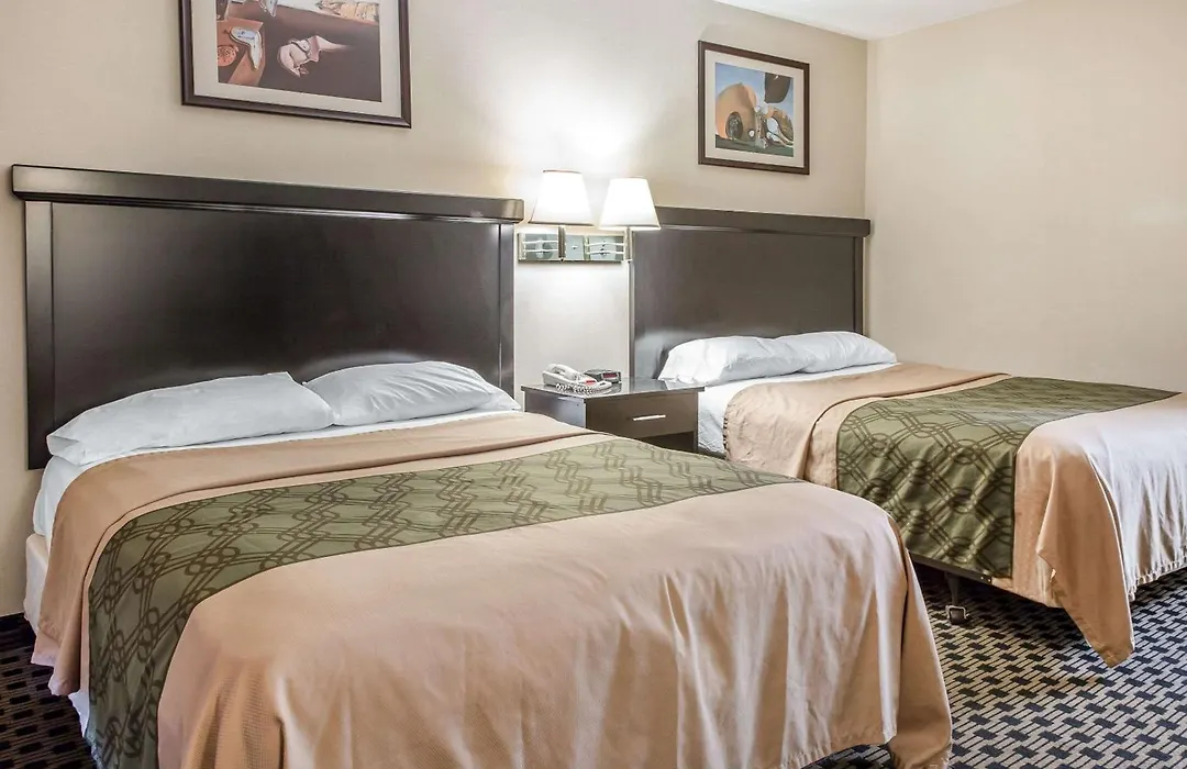 Econo Lodge-1