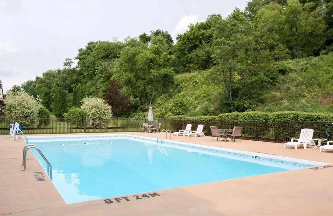 Clarion Inn Fairmont-1