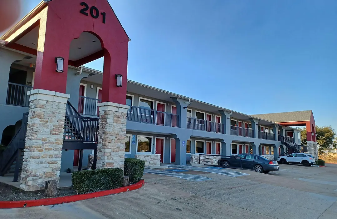 Clarion Pointe-1