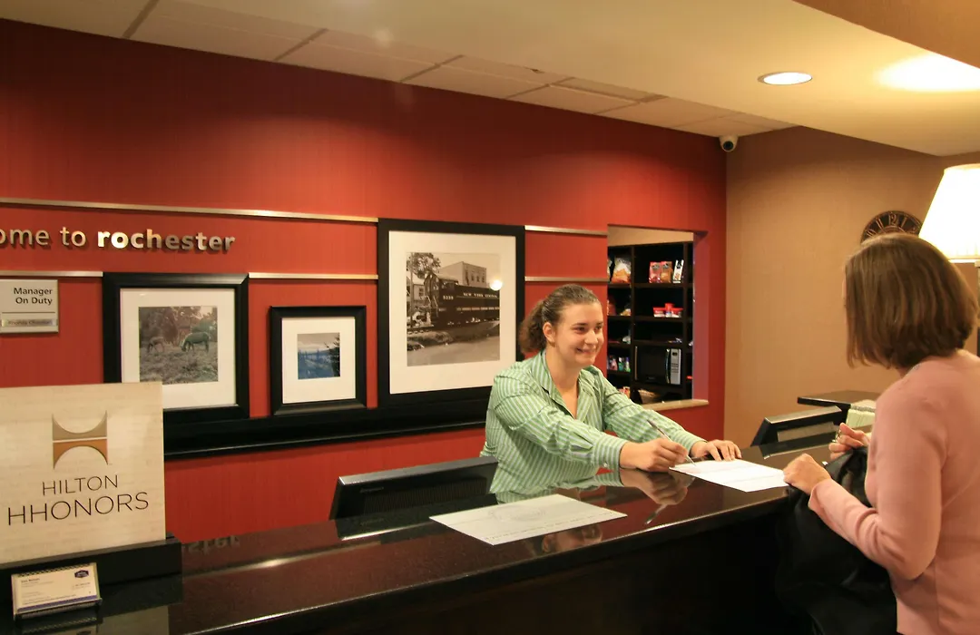 Hampton Inn & Suites Rochester-North-1