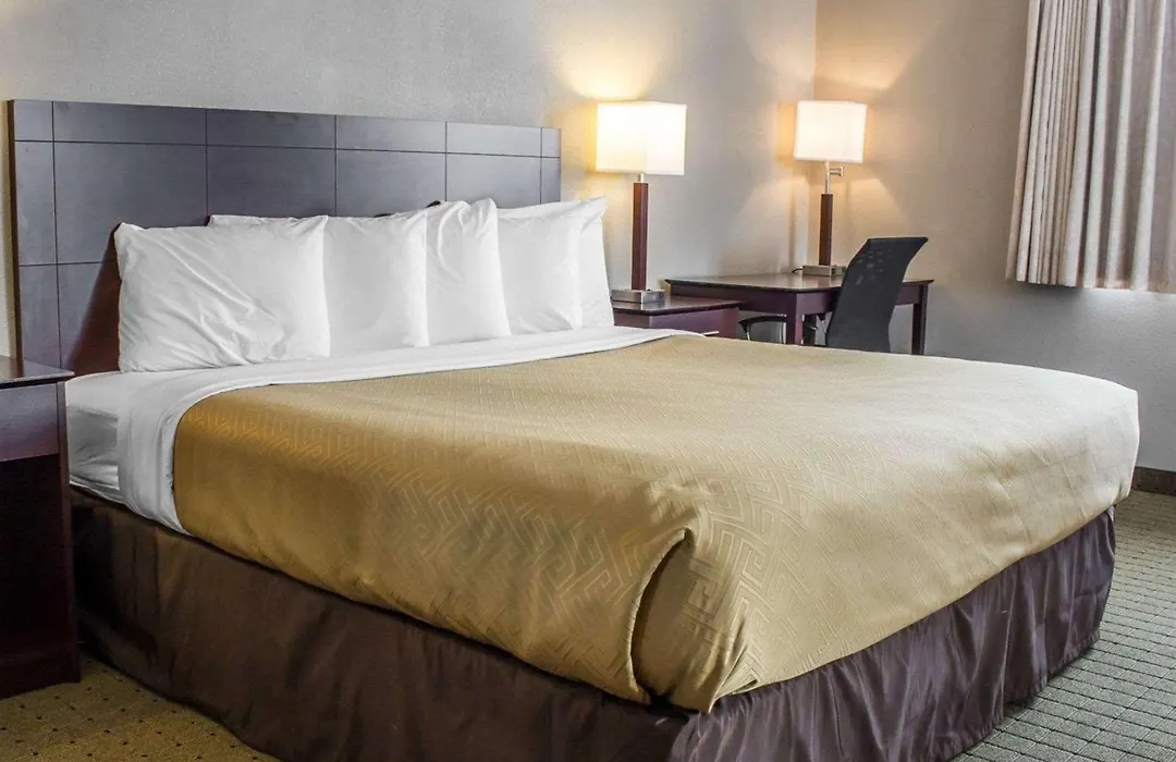 Econo Lodge Ames-1