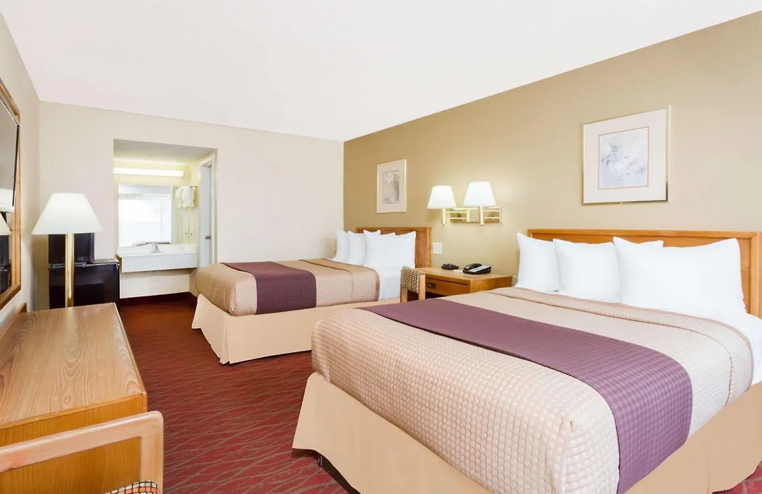Days Inn By Wyndham Staunton-1