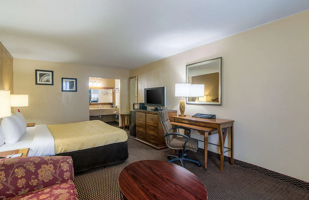 Quality Inn Shawnee I-40-1